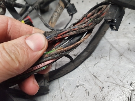 New Holland T6.180 T6, T7 Cab Roof Wiring Loom 47880413, 47754459, 47915892 - Kábel/ Kábelkorbácso - Traktor: 2 kép. New Holland T6.180 T6, T7 Cab Roof Wiring Loom 47880413, 47754459, 47915892 - Kábel/ Kábelkorbácso - Traktor: 2 kép.
