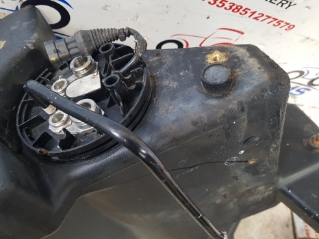 New Holland T6 Steyr Case Maxxum 145 Adblue Tank 47744994, 48049876, 84144089 - AdBlue tartály - Traktor: 3 kép. New Holland T6 Steyr Case Maxxum 145 Adblue Tank 47744994, 48049876, 84144089 - AdBlue tartály - Traktor: 3 kép.