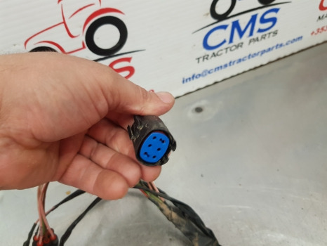 New Holland T6010, T6000, T7000, T7, Tail Light Wiring Loom 87313641 - Kábel/ Kábelkorbácso: 3 kép. New Holland T6010, T6000, T7000, T7, Tail Light Wiring Loom 87313641 - Kábel/ Kábelkorbácso: 3 kép.