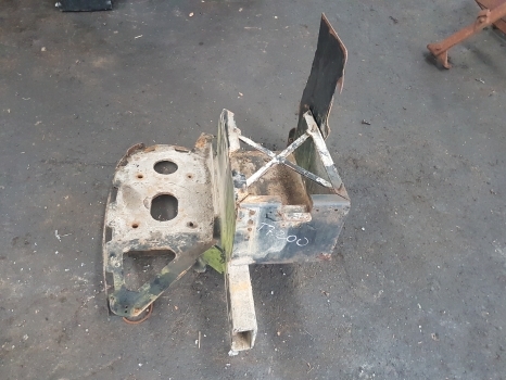 New Holland T7.200, T7.170, T7.185 Battery Box 84402058, 84402062 - Akkumulátor - Traktor: 3 kép. New Holland T7.200, T7.170, T7.185 Battery Box 84402058, 84402062 - Akkumulátor - Traktor: 3 kép.