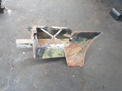 New Holland T7.200, T7.170, T7.185 Battery Box 84402058, 84402062 - Akkumulátor - Traktor: 4 kép. New Holland T7.200, T7.170, T7.185 Battery Box 84402058, 84402062 - Akkumulátor - Traktor: 4 kép.