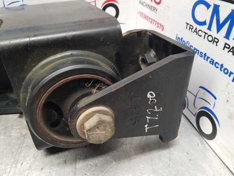 New Holland T7.200, T7.185 Case Puma 150 Cab Suspension Bracket Lhs 84353070 - Fülke felfüggesztés - Mezőgazdasági gépek: 2 kép. New Holland T7.200, T7.185 Case Puma 150 Cab Suspension Bracket Lhs 84353070 - Fülke felfüggesztés - Mezőgazdasági gépek: 2 kép.