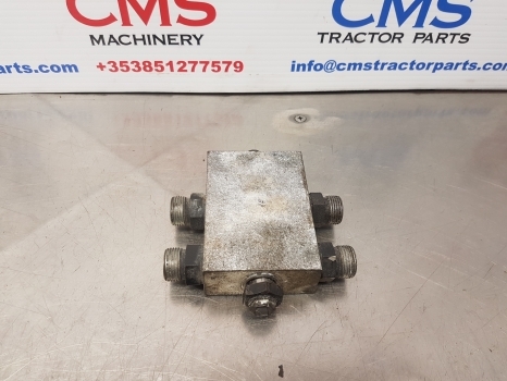 New Holland T7.200, T7.210, T7.175, Lift Cylinder Block 84154694, 51638540 - Hidraulika - Traktor: 1 kép. New Holland T7.200, T7.210, T7.175, Lift Cylinder Block 84154694, 51638540 - Hidraulika - Traktor: 1 kép.
