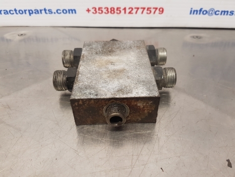New Holland T7.200, T7.210, T7.175, Lift Cylinder Block 84154694, 51638540 - Hidraulika - Traktor: 4 kép. New Holland T7.200, T7.210, T7.175, Lift Cylinder Block 84154694, 51638540 - Hidraulika - Traktor: 4 kép.