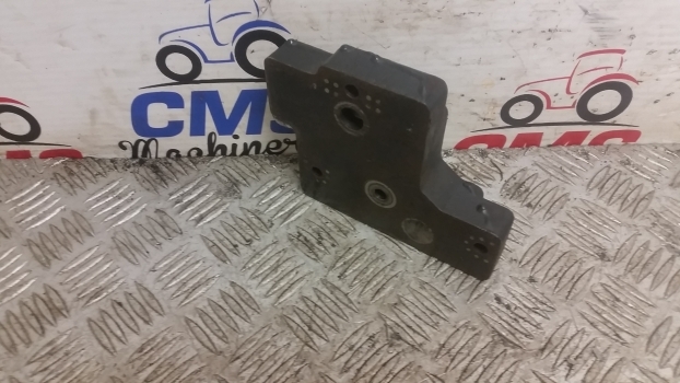 New Holland T7, Tm, T7000, Tm7000 Series Tm120 Control Valve Plate 5190710 - Hidraulikus szelep - Traktor: 3 kép. New Holland T7, Tm, T7000, Tm7000 Series Tm120 Control Valve Plate 5190710 - Hidraulikus szelep - Traktor: 3 kép.