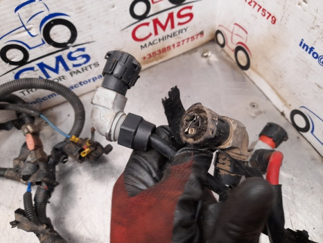 New Holland T7030, T7040 Case Puma Battery Wiring Loom Check Pictures 87324238 - Kábel/ Kábelkorbácso: 5 kép. New Holland T7030, T7040 Case Puma Battery Wiring Loom Check Pictures 87324238 - Kábel/ Kábelkorbácso: 5 kép.