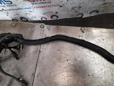 New Holland T7030, T7040 Case Puma Frame Front Wiring Loom Frame Rear - Kábel/ Kábelkorbácso: 4 kép. New Holland T7030, T7040 Case Puma Frame Front Wiring Loom Frame Rear - Kábel/ Kábelkorbácso: 4 kép.