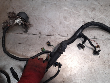 New Holland T7030, T7040 Power Command Transmission Frame Rear Wiring Loom - Kábel/ Kábelkorbácso: 4 kép. New Holland T7030, T7040 Power Command Transmission Frame Rear Wiring Loom - Kábel/ Kábelkorbácso: 4 kép.