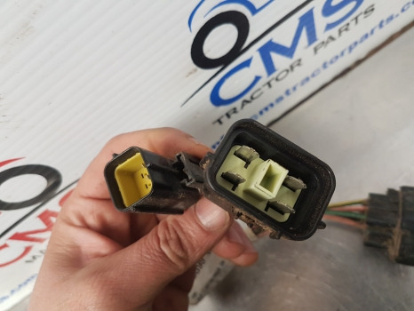 New Holland T7040, T6000, T7000, Ac Wiring Loom 87395315, 84194119 - Kábel/ Kábelkorbácso: 1 kép. New Holland T7040, T6000, T7000, Ac Wiring Loom 87395315, 84194119 - Kábel/ Kábelkorbácso: 1 kép.