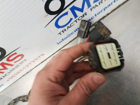 New Holland T7040, T6000, T7000, Ac Wiring Loom 87395315, 84194119 - Kábel/ Kábelkorbácso: 2 kép. New Holland T7040, T6000, T7000, Ac Wiring Loom 87395315, 84194119 - Kábel/ Kábelkorbácso: 2 kép.