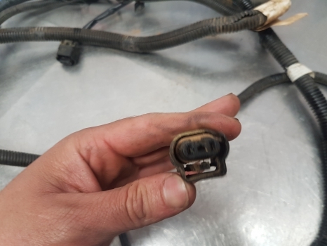 New Holland T7040, T6000, T7000 Front Light Wiring Loom 87658132, 87329727 - Kábel/ Kábelkorbácso: 3 kép. New Holland T7040, T6000, T7000 Front Light Wiring Loom 87658132, 87329727 - Kábel/ Kábelkorbácso: 3 kép.