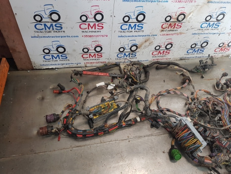 New Holland T7040, T7000, T6000, Puma, Wiring Loom Complete 87655808, 87655808 - Kábel/ Kábelkorbácso: 3 kép. New Holland T7040, T7000, T6000, Puma, Wiring Loom Complete 87655808, 87655808 - Kábel/ Kábelkorbácso: 3 kép.