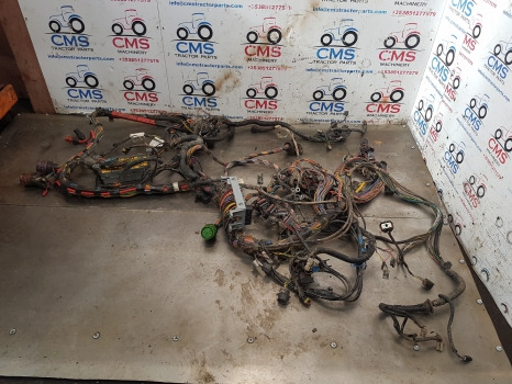 New Holland T7040, T7000, T6000, Puma, Wiring Loom Complete 87655808, 87655808 - Kábel/ Kábelkorbácso: 2 kép. New Holland T7040, T7000, T6000, Puma, Wiring Loom Complete 87655808, 87655808 - Kábel/ Kábelkorbácso: 2 kép.