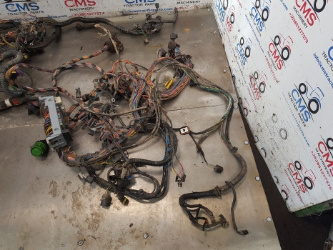 New Holland T7040, T7000, T6000, Puma, Wiring Loom Complete 87655808, 87655808 - Kábel/ Kábelkorbácso: 5 kép. New Holland T7040, T7000, T6000, Puma, Wiring Loom Complete 87655808, 87655808 - Kábel/ Kábelkorbácso: 5 kép.