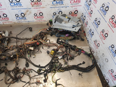 New Holland T7040, T7000, T6000, Wiring Loom Complete 84194383, 87740784 - Kábel/ Kábelkorbácso: 4 kép. New Holland T7040, T7000, T6000, Wiring Loom Complete 84194383, 87740784 - Kábel/ Kábelkorbácso: 4 kép.