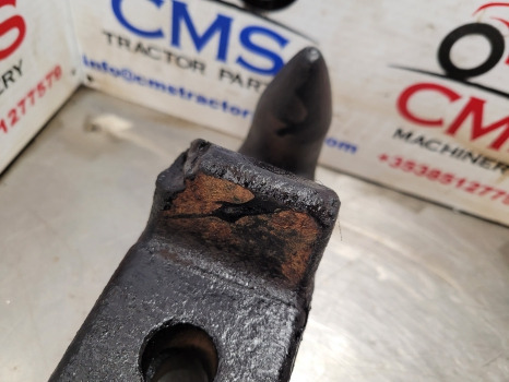 New Holland Tm, Ford 40 Series Tm120 Draw Bar Hook 82014755, 82014758, 82027753 - Keret/ Alváz: 3 kép. New Holland Tm, Ford 40 Series Tm120 Draw Bar Hook 82014755, 82014758, 82027753 - Keret/ Alváz: 3 kép.