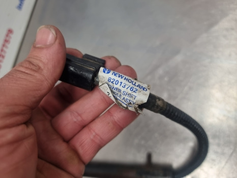 New Holland Tm, Tm135, Tm125, Transmission Control Lever 82013762, 82009457 - Elektromos rendszer: 4 kép. New Holland Tm, Tm135, Tm125, Transmission Control Lever 82013762, 82009457 - Elektromos rendszer: 4 kép.