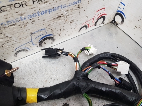 New Holland Tm115, Tm125, Tm135 Hi Lo Cab Wiring Loom Assy 82015224, 82020899 - Kábel/ Kábelkorbácso - Traktor: 4 kép. New Holland Tm115, Tm125, Tm135 Hi Lo Cab Wiring Loom Assy 82015224, 82020899 - Kábel/ Kábelkorbácso - Traktor: 4 kép.
