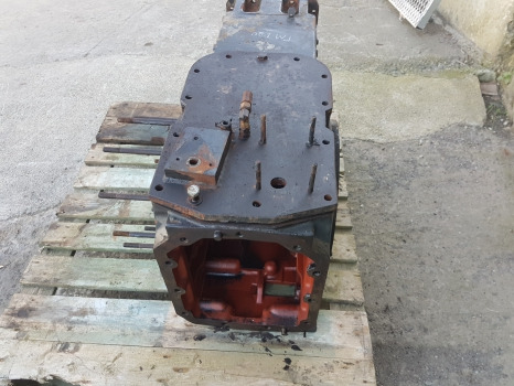 Hátsó tengely New Holland Tm130 Rear Axle Centre Housing 51862869, 5186286, 47127697: 6 kép. Hátsó tengely New Holland Tm130 Rear Axle Centre Housing 51862869, 5186286, 47127697: 6 kép.