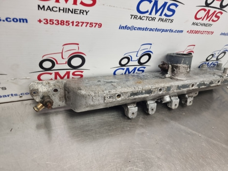 New Holland Tm135, Tm125, Case Mxm Engine Inlet Manifold 87801839, 87800492 - Légbeszívó rendszer: 2 kép. New Holland Tm135, Tm125, Case Mxm Engine Inlet Manifold 87801839, 87800492 - Légbeszívó rendszer: 2 kép.