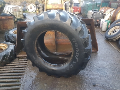 Tyre Dt820 Goodyear 540/65r28, 540/65 R28 - Gumiabroncs - Traktor: 1 kép. Tyre Dt820 Goodyear 540/65r28, 540/65 R28 - Gumiabroncs - Traktor: 1 kép.