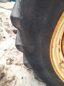 Valtra 6400 Rear Wheel And Tyre 16.9r38, W16x38 - Komplett kerék: 2 kép. Valtra 6400 Rear Wheel And Tyre 16.9r38, W16x38 - Komplett kerék: 2 kép.