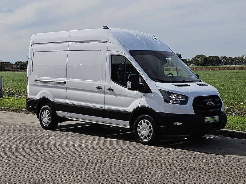 Ford Transit 2.0 L3H3 RWD Navi - Furgon: 4 kép. Ford Transit 2.0 L3H3 RWD Navi - Furgon: 4 kép.