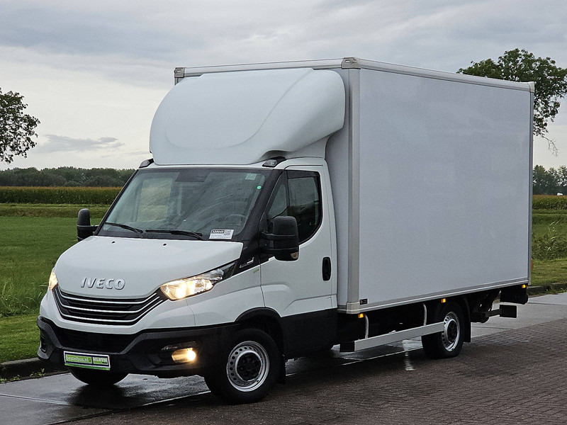 Iveco Daily 35S18 ac automaat EURO6 - Dobozos kisteherautó: 2 kép. Iveco Daily 35S18 ac automaat EURO6 - Dobozos kisteherautó: 2 kép.