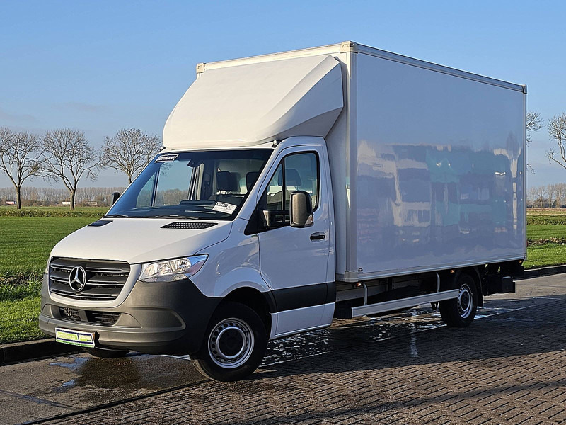 Mercedes-Benz Sprinter 317 - Dobozos kisteherautó: 2 kép. Mercedes-Benz Sprinter 317 - Dobozos kisteherautó: 2 kép.