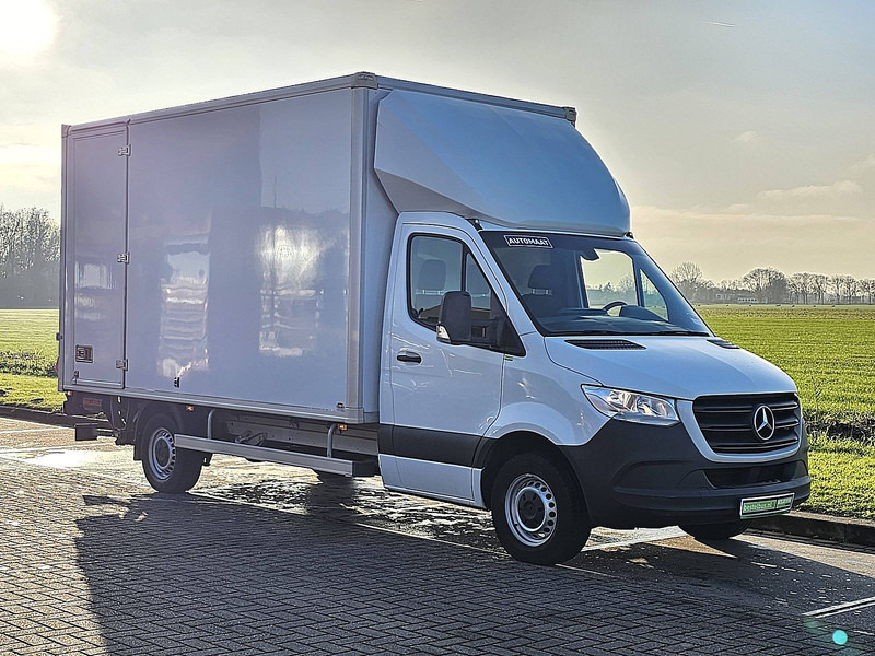 Mercedes-Benz Sprinter 317 - Dobozos kisteherautó: 4 kép. Mercedes-Benz Sprinter 317 - Dobozos kisteherautó: 4 kép.