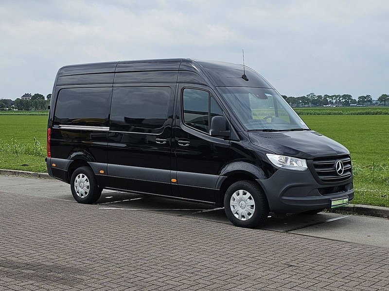 Mercedes-Benz Sprinter 317 L2H2 3.5t-Trekhaak - Furgon: 4 kép. Mercedes-Benz Sprinter 317 L2H2 3.5t-Trekhaak - Furgon: 4 kép.