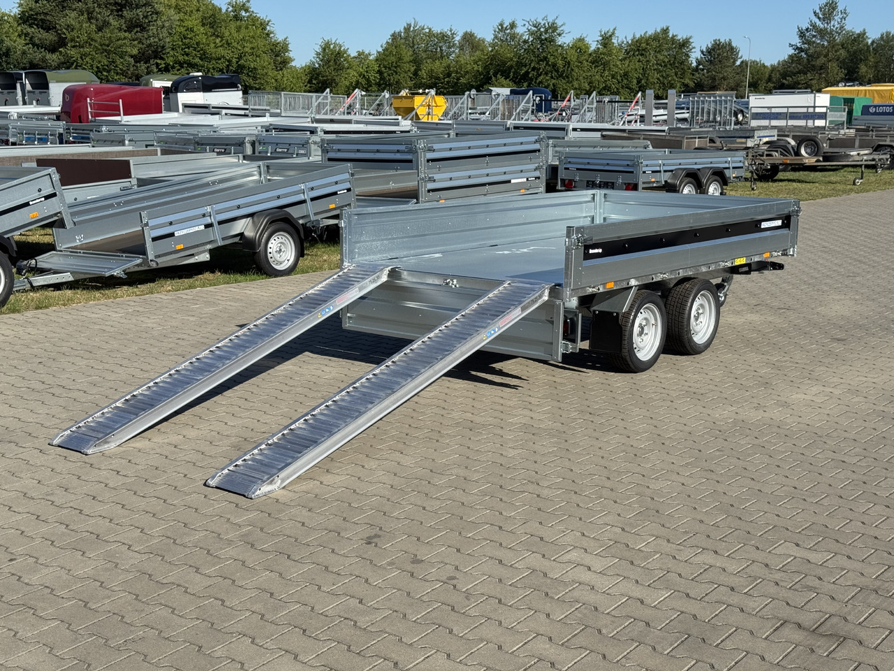 BRENDERUP BT4310STB2700 + najazdy ALU | 308 x 168 cm | 2700kg - Pótkocsi billenőplatós: 2 kép. BRENDERUP BT4310STB2700 + najazdy ALU | 308 x 168 cm | 2700kg - Pótkocsi billenőplatós: 2 kép.