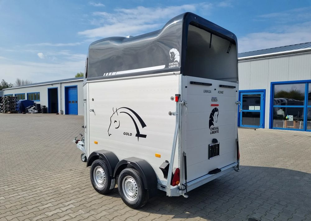 CHEVAL LIBERTÉ Cheval Liberte Gold First Alu + siodlarnia przyczepa dwukonna - Lószállító utánfutó: 5 kép. CHEVAL LIBERTÉ Cheval Liberte Gold First Alu + siodlarnia przyczepa dwukonna - Lószállító utánfutó: 5 kép.