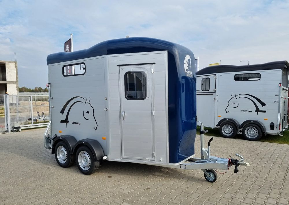 CHEVAL LIBERTÉ Cheval Liberte Touring Country + Siodlarnia - Lószállító utánfutó: 3 kép. CHEVAL LIBERTÉ Cheval Liberte Touring Country + Siodlarnia - Lószállító utánfutó: 3 kép.