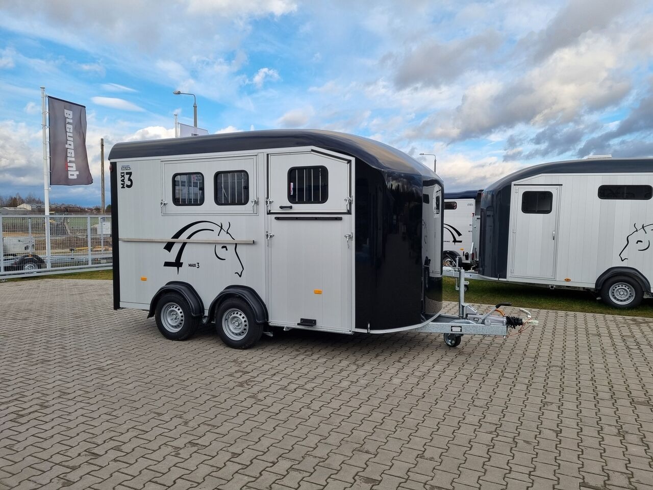 Új Lószállító utánfutó Cheval Liberté Maxi 3 Minimax trailer for 3 horses GVW 3500kg tack room saddle: 1 kép.
