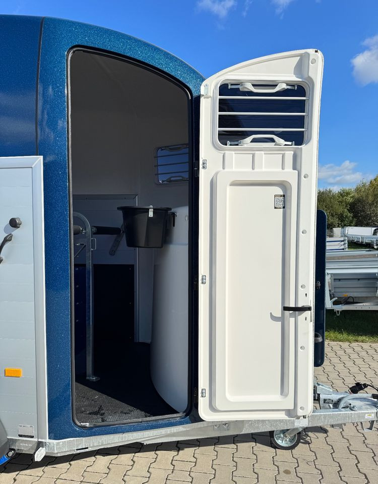 HUMBAUR Pegasus 2400 | siodlarnia, DMC 2400kg, przyczepa do przewozu 2 koni - Lószállító utánfutó: 3 kép. HUMBAUR Pegasus 2400 | siodlarnia, DMC 2400kg, przyczepa do przewozu 2 koni - Lószállító utánfutó: 3 kép.