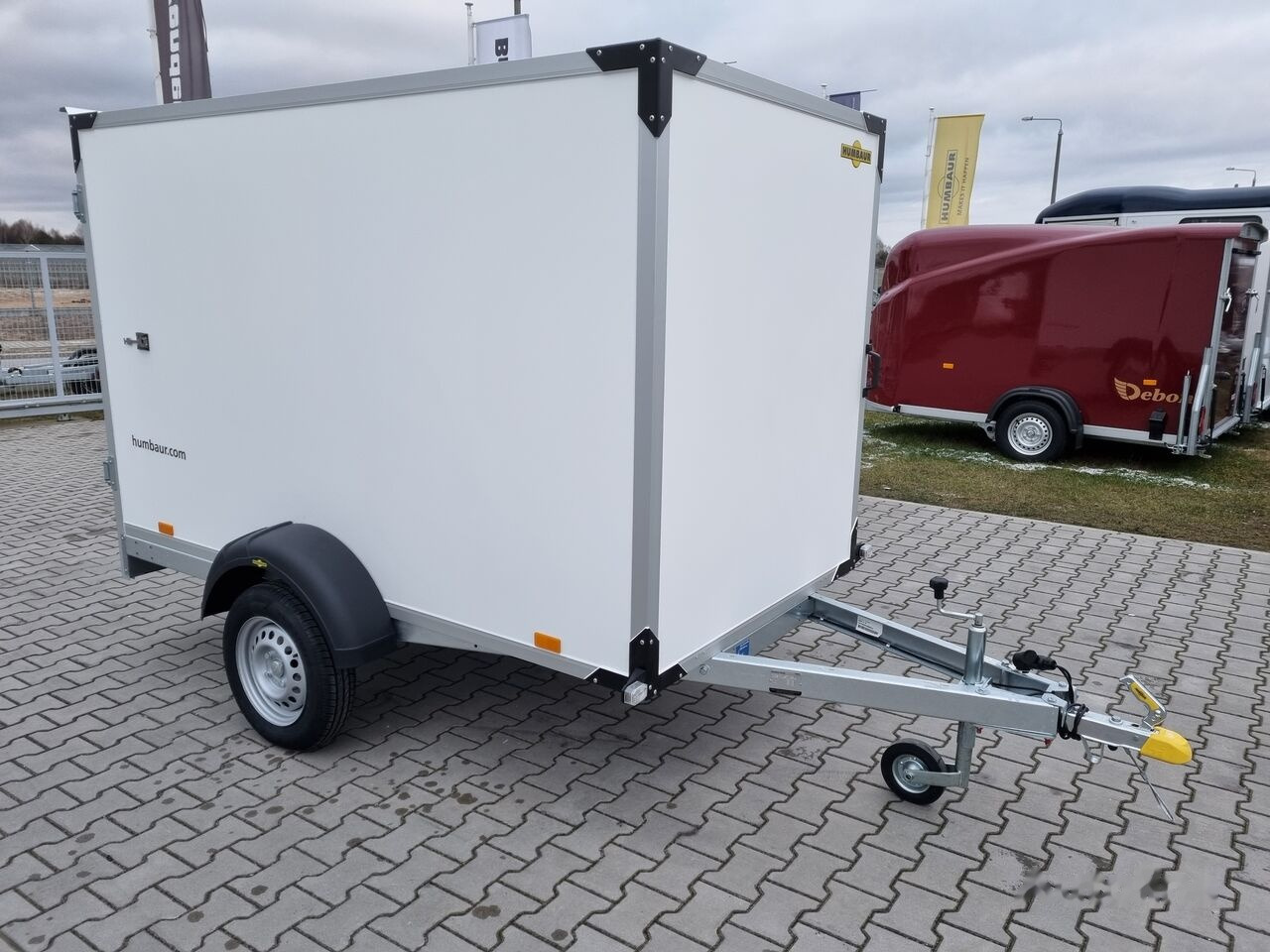 Humbaur HK 752513-15P fourgon box trailer 750 kg GVW 1 locked door - Pótkocsi dobozos: 3 kép. Humbaur HK 752513-15P fourgon box trailer 750 kg GVW 1 locked door - Pótkocsi dobozos: 3 kép.
