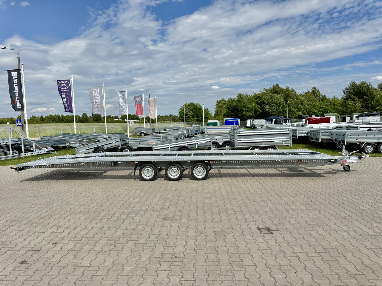 NIEWIADÓW Indiana 9m x 2.1 m | 3.5T - Pótkocsi autószállító: 4 kép. NIEWIADÓW Indiana 9m x 2.1 m | 3.5T - Pótkocsi autószállító: 4 kép.