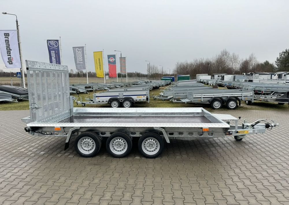 WIOLA Wiola B3540 MAX - 400 x 170 cm | 2546kg ładowności | trap stalowy | 3-osiowa budowlanka - Gépszállító utánfutó: 2 kép. WIOLA Wiola B3540 MAX - 400 x 170 cm | 2546kg ładowności | trap stalowy | 3-osiowa budowlanka - Gépszállító utánfutó: 2 kép.