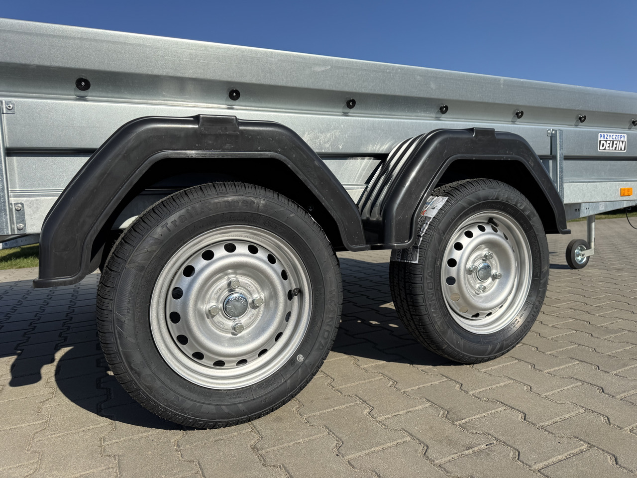 ZASŁAW 300T - przyczepa skrzyniowa 2 osie / 750kg - Autó utánfutó: 3 kép. ZASŁAW 300T - przyczepa skrzyniowa 2 osie / 750kg - Autó utánfutó: 3 kép.