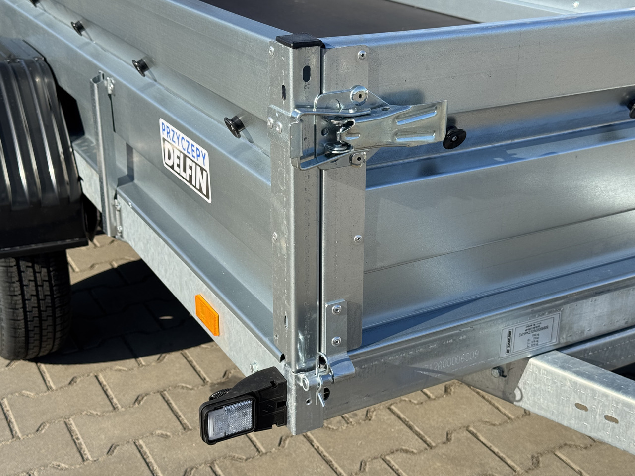 Új Autó utánfutó ZASŁAW 300T - przyczepa skrzyniowa 2 osie / 750kg: 11 kép. Új Autó utánfutó ZASŁAW 300T - przyczepa skrzyniowa 2 osie / 750kg: 11 kép.