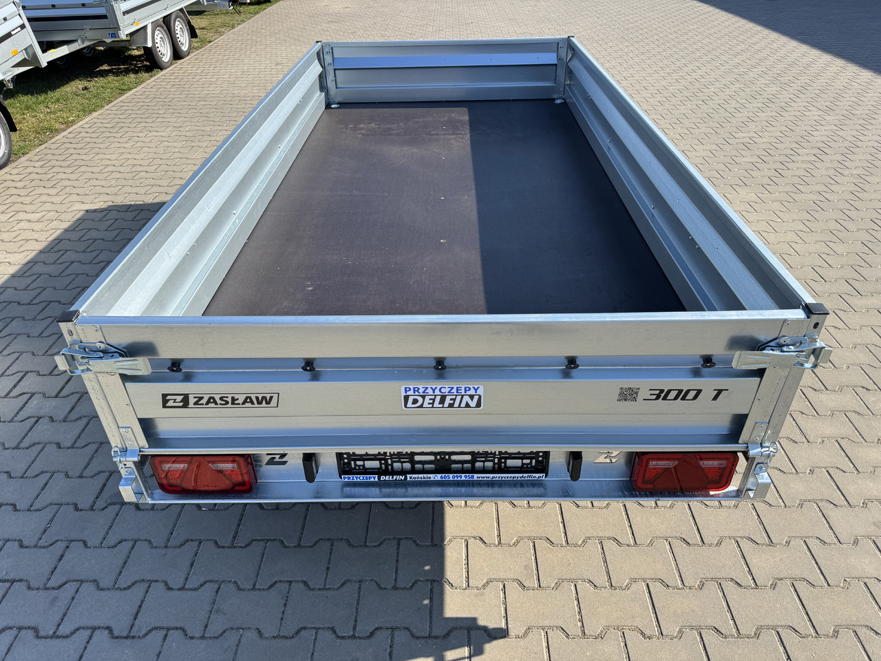 ZASŁAW 300T - przyczepa skrzyniowa 2 osie / 750kg - Autó utánfutó: 5 kép. ZASŁAW 300T - przyczepa skrzyniowa 2 osie / 750kg - Autó utánfutó: 5 kép.