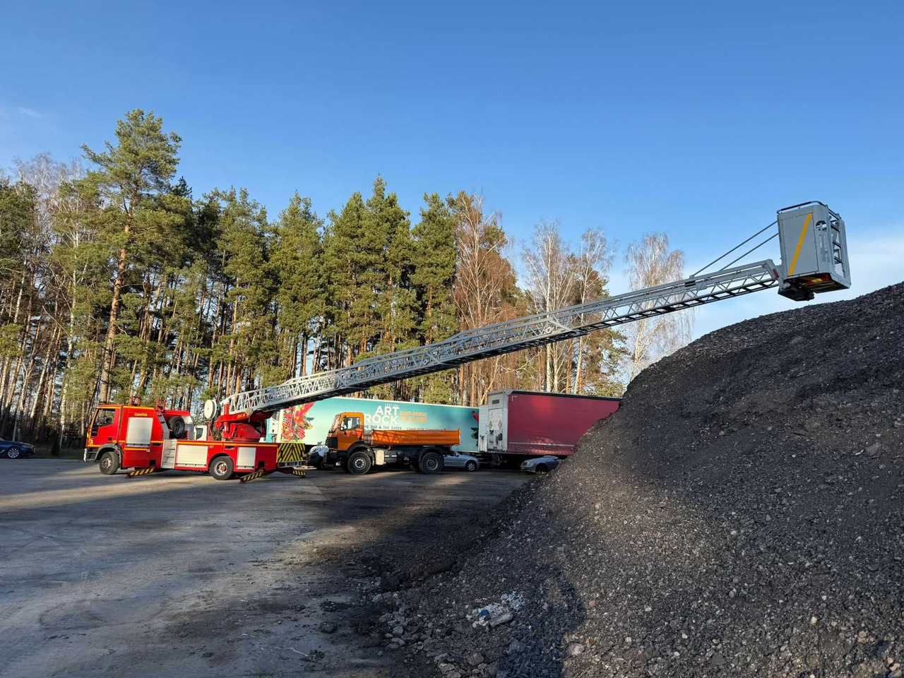 Drabina strażacka 30 m , IVECO Eurocargo Tector 130E24, Camiva EPAS 30 - Tűzoltóautó, Emelőkosaras teherautó: 4 kép. Drabina strażacka 30 m , IVECO Eurocargo Tector 130E24, Camiva EPAS 30 - Tűzoltóautó, Emelőkosaras teherautó: 4 kép.