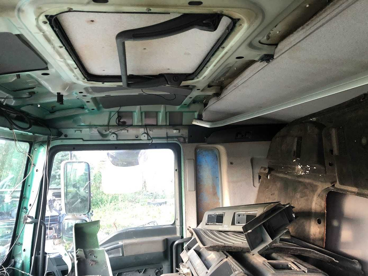 Kabina niska do MAN TGA , 2007 r - Fülke - Teherautó: 5 kép. Kabina niska do MAN TGA , 2007 r - Fülke - Teherautó: 5 kép.