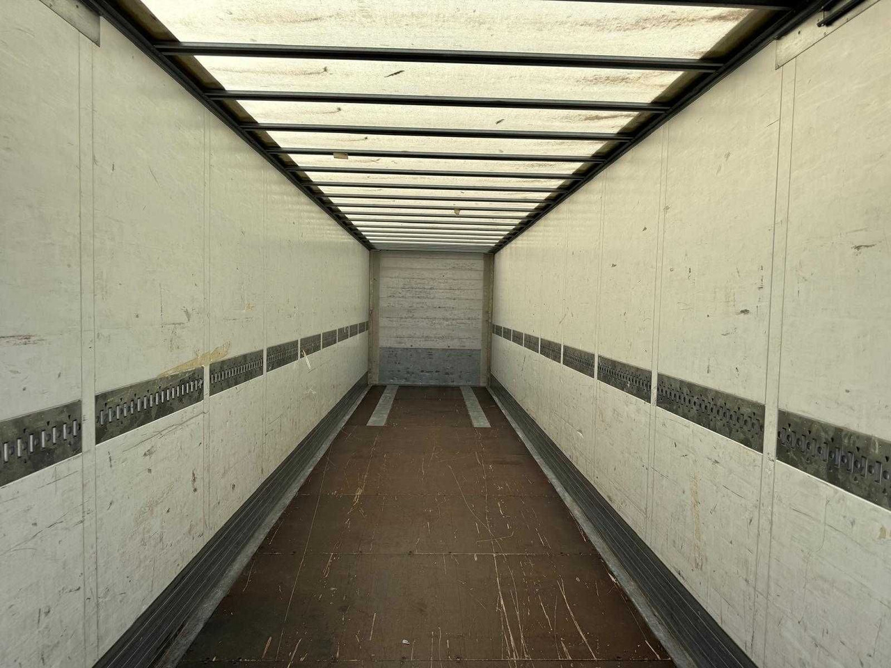 Schmitz Izoterma Kontener Box, 2017r, roleta , 481083 km , z Francji - Félpótkocsi hőszigetelt: 5 kép. Schmitz Izoterma Kontener Box, 2017r, roleta , 481083 km , z Francji - Félpótkocsi hőszigetelt: 5 kép.