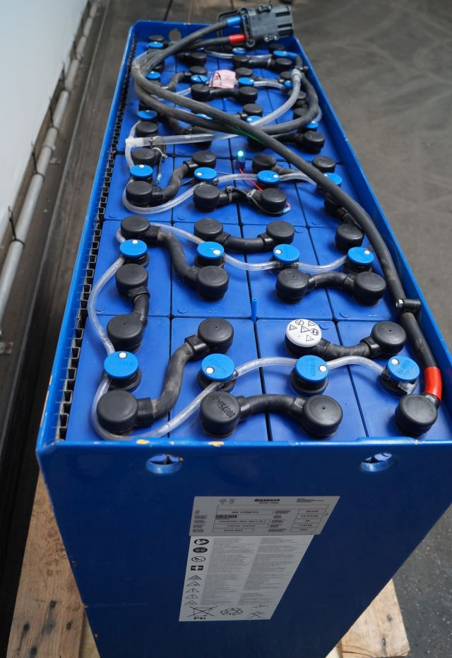 Hawker unknown | Battery 48V775Ah 48 5 PZMM775 Year 2023 weight 1132 kg sn. 8087  - Akkumulátor - Anyagmozgató gép: 2 kép. Hawker unknown | Battery 48V775Ah 48 5 PZMM775 Year 2023 weight 1132 kg sn. 8087  - Akkumulátor - Anyagmozgató gép: 2 kép.