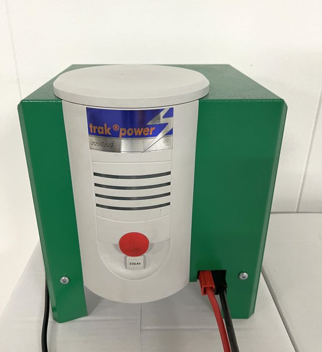 Hoppecke 8790202 | Trak mini 24V30A 230v Year 2016 sn. 45020829 80A Rema battery Trak mini 24V30A 230v Year 2016 sn. 45020829 80A Rema battery connector - Akkumulátor - Anyagmozgató gép: 1 kép. Hoppecke 8790202 | Trak mini 24V30A 230v Year 2016 sn. 45020829 80A Rema battery Trak mini 24V30A 230v Year 2016 sn. 45020829 80A Rema battery connector - Akkumulátor - Anyagmozgató gép: 1 kép.