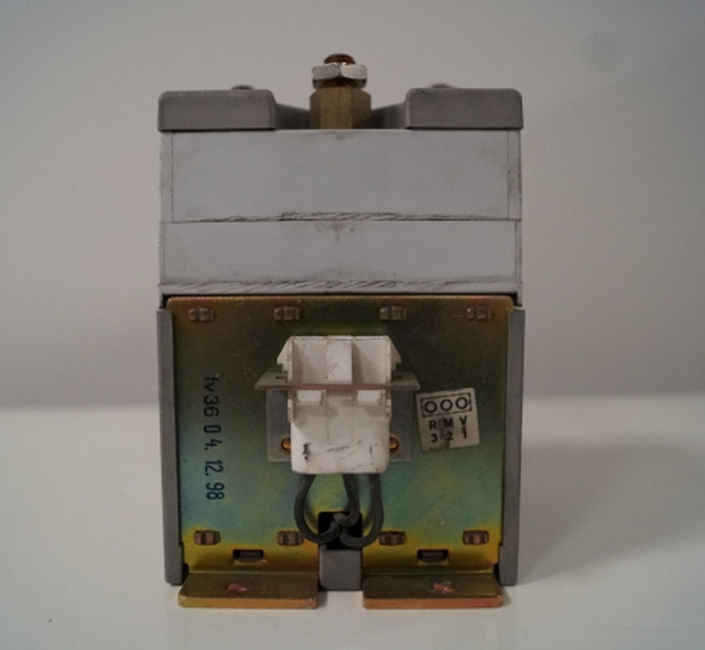Jungheinrich 5030053 | 4 polige contactor 24V type S 187/A2/9 For EKS 310 - Elektromos rendszer - Anyagmozgató gép: 2 kép. Jungheinrich 5030053 | 4 polige contactor 24V type S 187/A2/9 For EKS 310 - Elektromos rendszer - Anyagmozgató gép: 2 kép.
