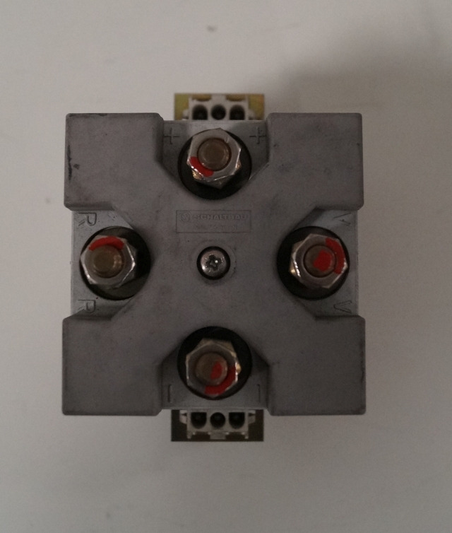 Jungheinrich 5030053 | 4 polige contactor 24V type S 187/A2/9 For EKS 310 - Elektromos rendszer - Anyagmozgató gép: 1 kép. Jungheinrich 5030053 | 4 polige contactor 24V type S 187/A2/9 For EKS 310 - Elektromos rendszer - Anyagmozgató gép: 1 kép.