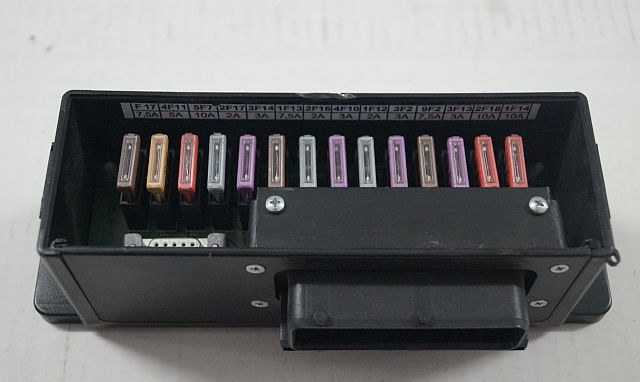 Jungheinrich 50423117 | Fuse holder for ETV from 2003 till 2011 V1,1 sn. 2445/00 Fuse holder for ETV from 2003 till 2011 V1,1 sn. 2445/0086-12 - Biztosíték - Anyagmozgató gép: 1 kép. Jungheinrich 50423117 | Fuse holder for ETV from 2003 till 2011 V1,1 sn. 2445/00 Fuse holder for ETV from 2003 till 2011 V1,1 sn. 2445/0086-12 - Biztosíték - Anyagmozgató gép: 1 kép.